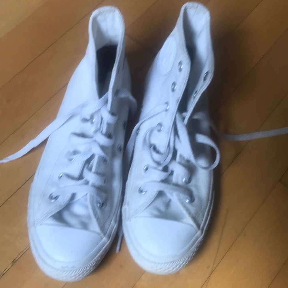 Size 3 girls converse Hi Tops .